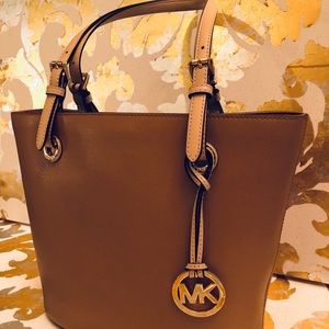 Michael Kors Jet Set Medium Tote - Like New!